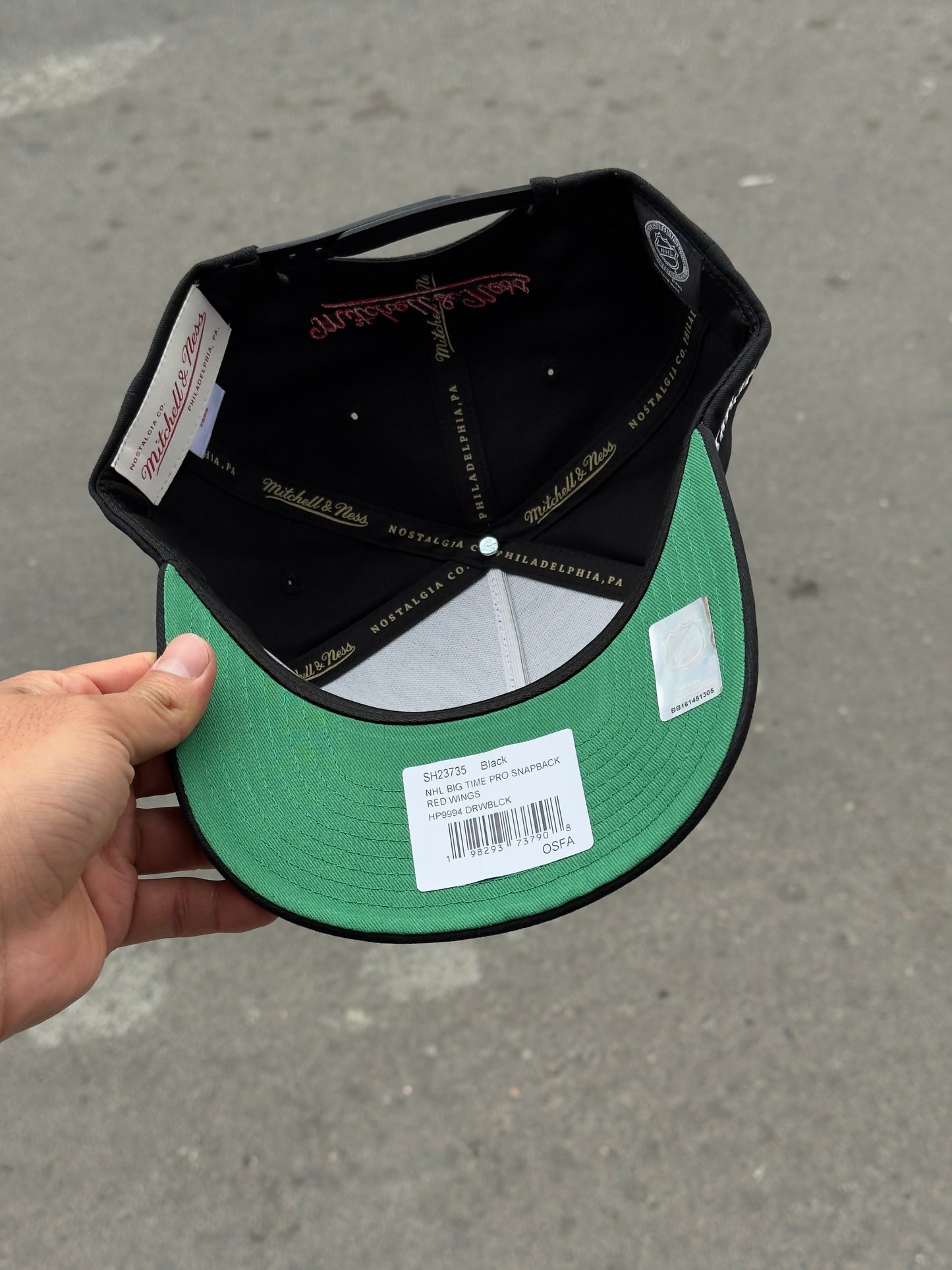 MITCHELL & NESS DETROIT RED WINGS BLACK PRO PINCH FIT SNAPBACK